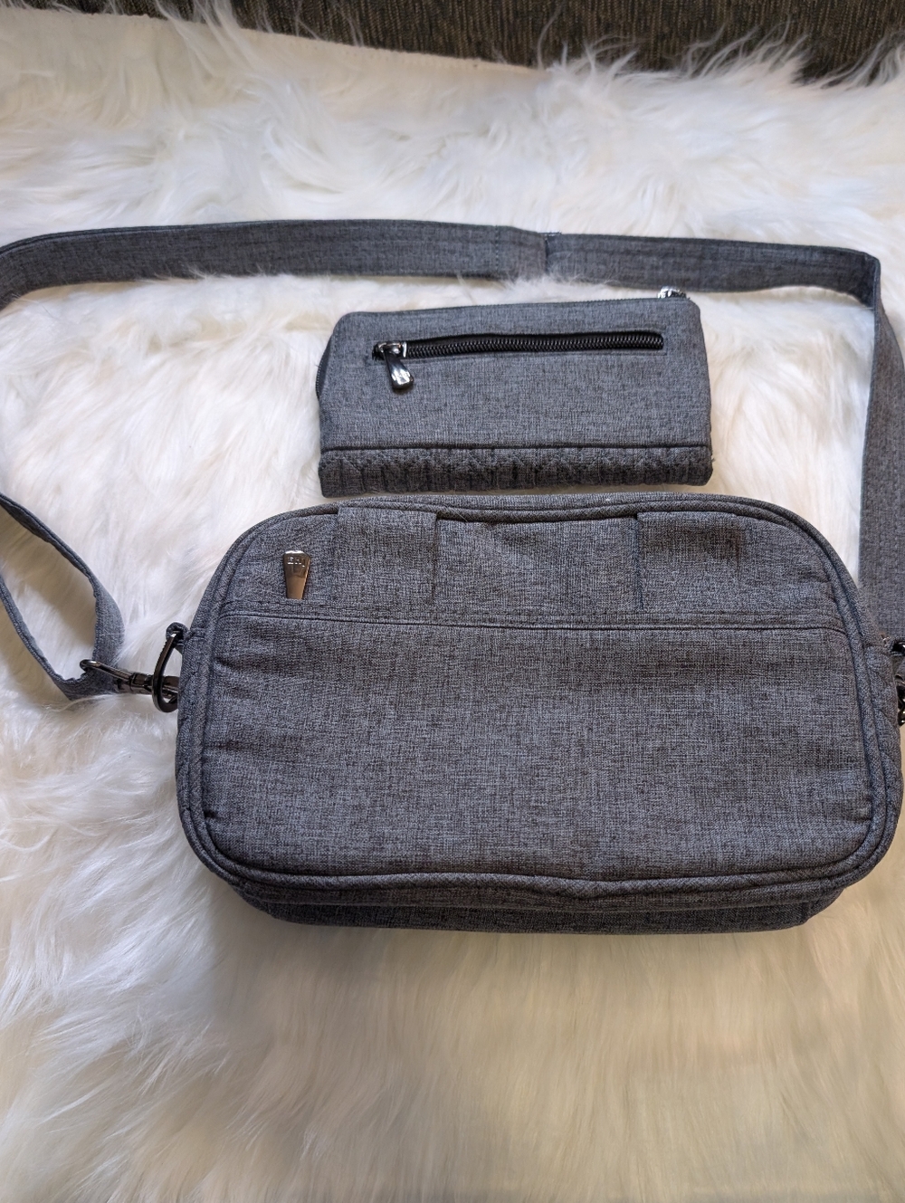 lug Grey Carousel Crossbody & Matching Tram Wallet  Bundle - Picture 7 of 8